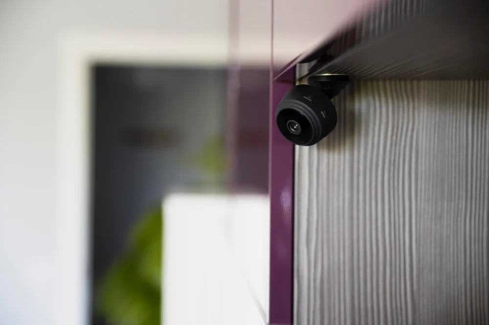 Jak sprawdzić czy wynajęte mieszkanie ma ukryte kamery?